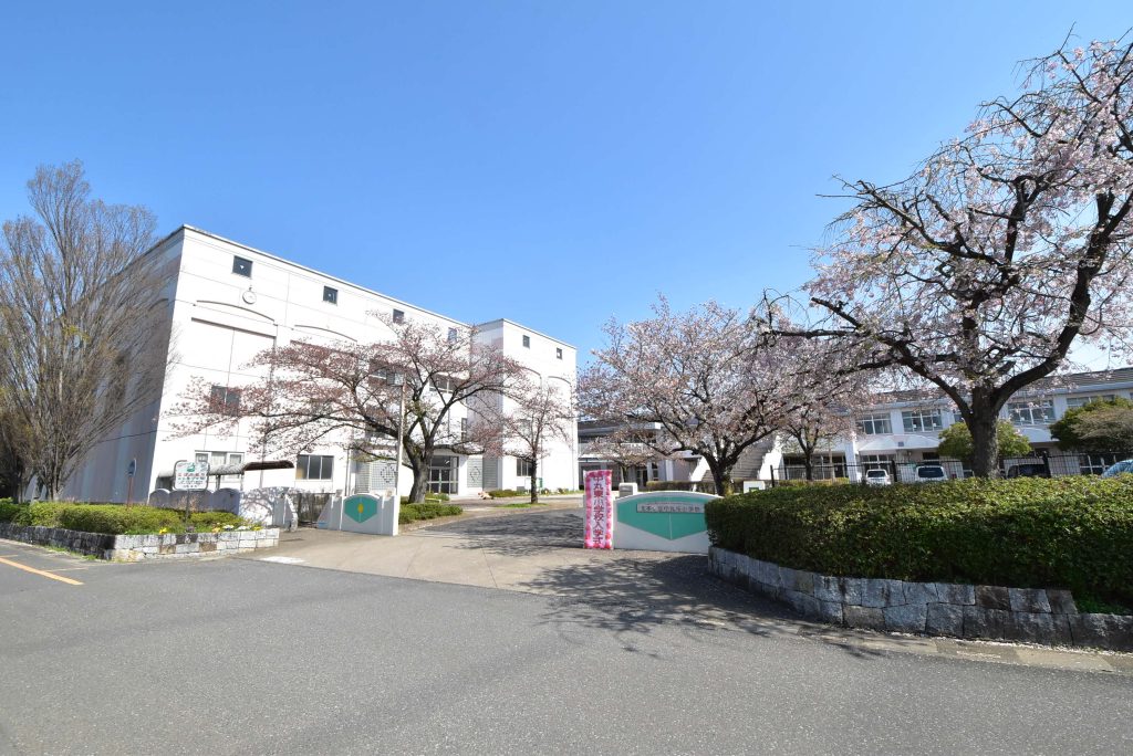 東中学校